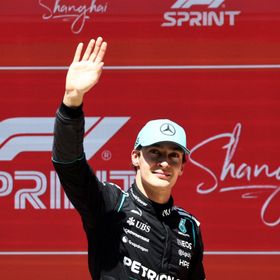 راسل يفوز بسباق السرعة في الصين ويعزز تصدره لفورمولا 1