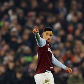 نيوكاسل يتفق على ضم رامسي مقابل 40 مليون جنيه إسترليني