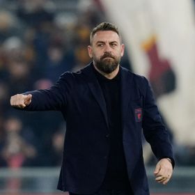 أسطورة روما دي روسي يكتب أول فصول النجاح كمالك لنادي أوستيا