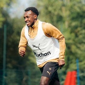 بغياب سعود عبد الحميد.. لانس يحقق فوزه الأول في الدوري الفرنسي