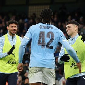 بعد صفقة سيمينيو.. دورتموند يحاول إنقاذ مهاجم مانشستر سيتي