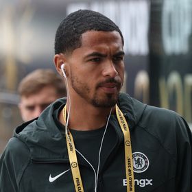 ضربة قوية.. تشيلسي يعلن إصابة مدافعه بقطع في الرباط الصليبي