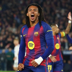 تحسباً لرحيل كوندي.. برشلونة يستفسر عن ظهير توتنهام