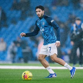 عمر مرموش في مرمى برشلونة