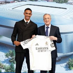 قبل أرنولد.. من هم الـ10 نجوم الذين لعبوا لريال مدريد وليفربول؟