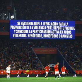 جماهير إسبانيا تردد هتافات معادية للمسلمين خلال مواجهة مصر