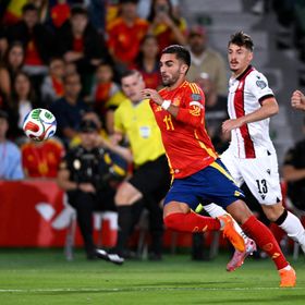 برشلونة يكشف تفاصيل إصابة فيران توريس