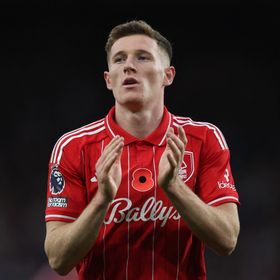 مانشستر سيتي يضغط لضم نجم وسط إنجلترا قبل يونايتد وليفربول