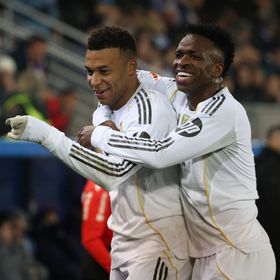 ريال مدريد يتنفس الصعداء بفوز في ألافيس يخفف الضغط عن تشابي