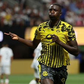 القناص غيراسي مهاجم دورتموند على خطى محمد صلاح برقم مميز