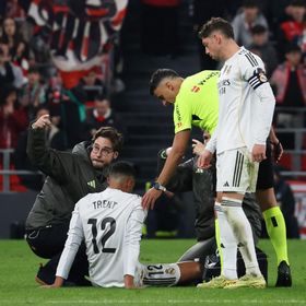 ما تفاصيل الإصابة؟ ألكسندر أرنولد يثير مخاوف كبيرة في ريال مدريد