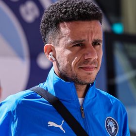 شاهد.. مهاجم بيراميدز يهدر أغرب فرصة في الدوري المصري