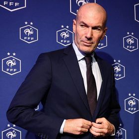 استبعاد مفاجئ لأحد مساعدي زيدان من منتخب فرنسا.. ما السبب؟