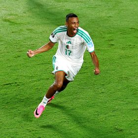 ظهير منتخب الجزائر في طريقه إلى ميلان