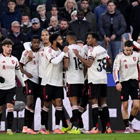 ليفربول يستعيد توازنه بالفوز على وست هام في غياب محمد صلاح