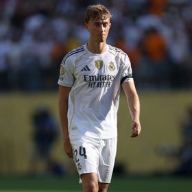 والد نجم ريال مدريد يفتح النار على يوفنتوس وإدارته "القاسية"