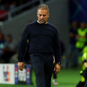 هانزي فليك: سداسية أولمبياكوس تعزز ثقة برشلونة قبل الكلاسيكو