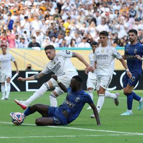 ضربة جديدة للهلال قبل مواجهة مانشستر سيتي.. غياب صخرة الدفاع