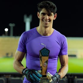 ياسين بونو وليوناردو الأفضل والسومة الأسوأ في مباراة الهلال والحزم