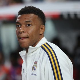 مبابي يسخر من مشجعي برشلونة ويهاجم منتقدي كريستيانو رونالدو