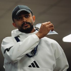 رينارد يستنجد بخبرة العمري في مباراتي السعودية بملحق الصعود لكأس العالم