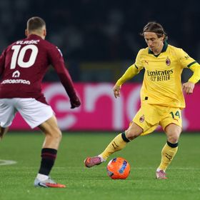 لعبة الكراسي مستمرة.. ميلان ينتزع صدارة الدوري الإيطالي بعد "ريمونتادا"