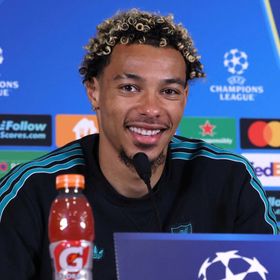 إيكيتيكي يعتذر عن طرده "الساذج" ويكشف سر اختياره لليفربول