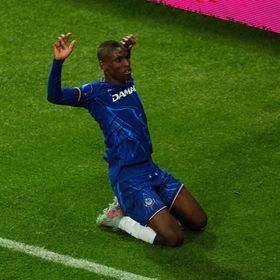 بايرن ميونيخ وتشيلسي يتفقان على تسوية نهائية لانتقال جاكسون