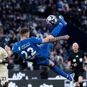 شاهد.. الهلال يقلب الطاولة على الفيحاء بأهداف رائعة