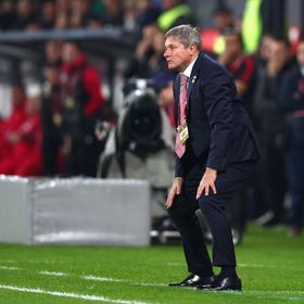 استقالة مدرب صربيا عقب الهزيمة أمام ألبانيا