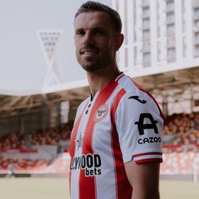 هندرسون قائد ليفربول السابق ينضم إلى برينتفورد