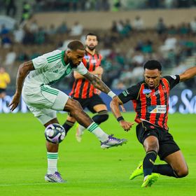 هل يكسر إيفان توني رقم عمر السومة مع الأهلي في دوري روشن السعودي؟