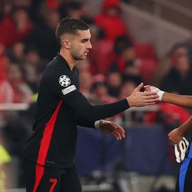 عودة توريس وغياب كريستنسن عن برشلونة بمواجهة أولمبياكوس