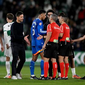 هل ظلم الحكم إلتشي أمام ريال مدريد؟ لماذا غيّر حارس برشلونة رأيه؟