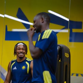 النصر يفتقد الثنائي كومان وسيماكان أمام الفيصلي