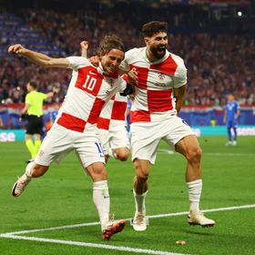 هل ينفذ ريال مدريد نصيحة لوكا مودريتش ويضمّ مدافع مانشستر سيتي؟