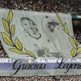 جمهور ريال مدريد يهتف باسم مودريتش.. وأنشيلوتي يمسح دموعه