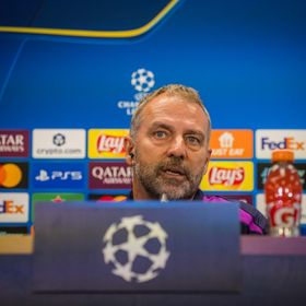 فليك يحذر لاعبي برشلونة قبل مواجهة فرانكفورت في دوري أبطال أوروبا