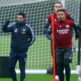 سكولز مهاجماً أرسنال: سيصبح أسوأ بطل في تاريخ الدوري الإنجليزي