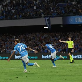 هدف قاتل يُفجر ملعب "مارادونا" وينقذ نابولي من أول تعثر