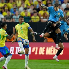 بـ 10 لاعبين.. أوروغواي تعبر معركة البرازيل وتلاقي كولومبيا
