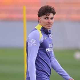 برشلونة ينتظر "إشارة" خوليان ألفاريز لرفع عرضه الضخم