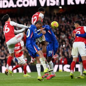 مدرب برايتون يضغط لاتخاذ "قرار حاسم" ضد ركنيات أرسنال