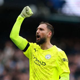 دوناروما يفوز بجائزة أفضل تصدٍ في الشهر بالدوري الإنجليزي الممتاز