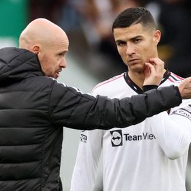 فريد لاعب مانشستر يونايتد السابق يفضح كواليس صدام رونالدو وتين هاغ
