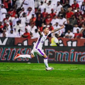 هدف خرافي ونهاية درامية في فوز العين على شباب الأهلي بكلاسيكو الإمارات