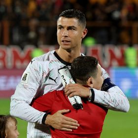 طفل يبكي في حضرة رونالدو.. ودموعه تأتي بنتيجة عكسية