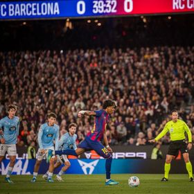 طبيب بارز ينذر برشلونة وإسبانيا حول خطورة إصابة لامين يامال