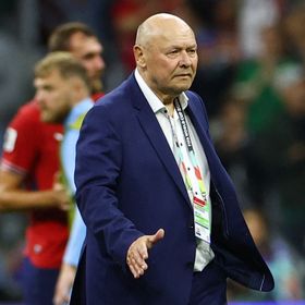 مدرب التشيك يرفض الاستقالة ويلوم "كثرة السفر" في كأس العالم