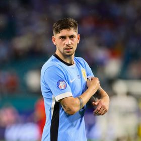 ما سر بقاء فالفيردي في مدريد وعدم انضمامه لقائمة أوروغواي؟